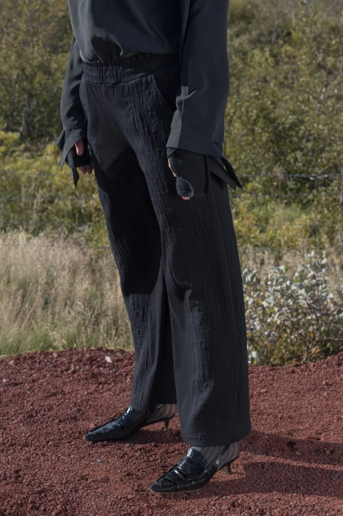 Spodnie czarne ze strukturami eleganckie szerokie (8).jpg