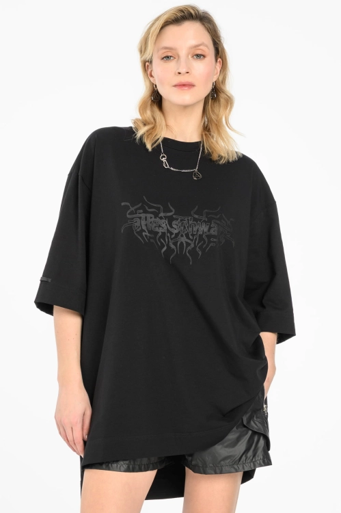 T-shirt oversize boyfriend alles schwarz czarny z nadrukiem black on black_0004_KJ6_6169.jpg