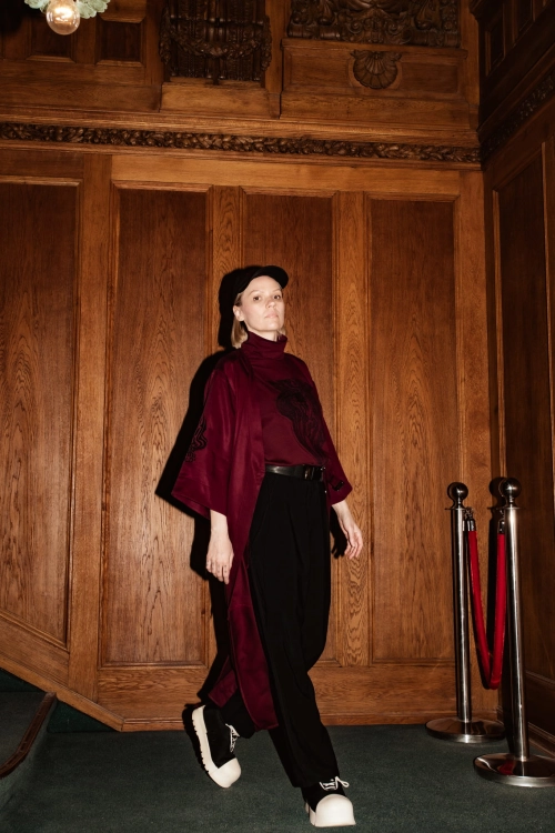 BOLD ICON spodnie eleganckie szerokie tencel z burgundową stebnówką czarne ekskluzywne limitowana kolekcja kapsułowa (9).jpg