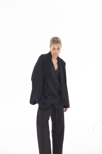 narzutka lekka marynarka elegancka do biura czarna synthetic oeko tex certyfikowana (12).jpg