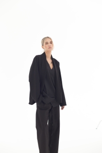 narzutka lekka marynarka elegancka do biura czarna synthetic oeko tex certyfikowana (10).jpg