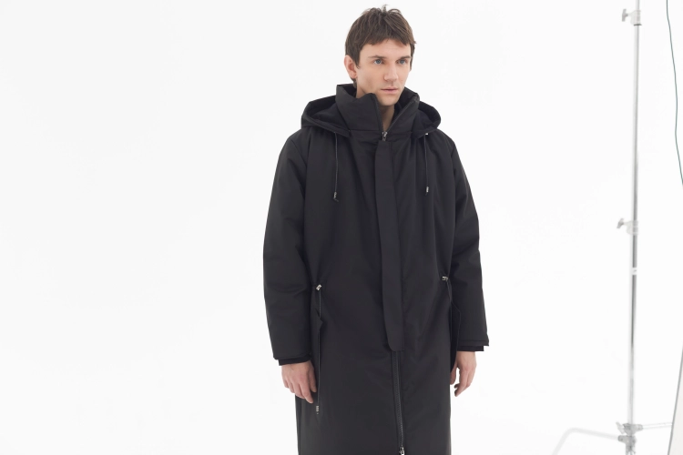 Płaszcz climashield na zimę ciepły długi taliowany z kapturem ocieplany czarny all black designer exclusive męski (23).jpg