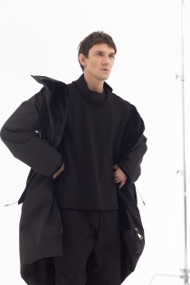 Płaszcz climashield na zimę ciepły długi taliowany z kapturem ocieplany czarny all black designer exclusive męski (8).jpg