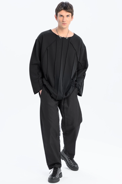 Bluza dresowa szeroki dekolt z przeszyciami synthetic crewneck przez głowę raw awangardowa czarna (3).jpg