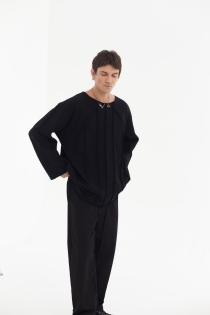 Bluza dresowa szeroki dekolt z przeszyciami synthetic crewneck przez głowę raw awangardowa czarna (1).jpg