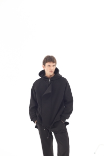 Bluza awangardowa z panelem linoryt czarna synthetic rozpinana duży kaptur (1).jpg