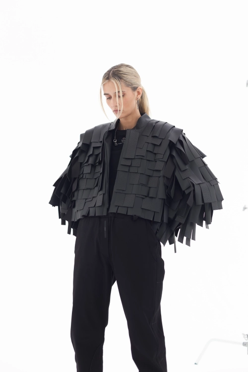 Spodnie dopasowane synthetic czarne garniturowe eleganckie casual do biura z przeszyciami made in poland (7).jpg