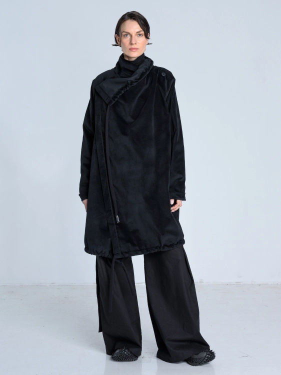 SS26 płaszcz lekki aksamit welur bluza długa_0001_KJ6_0691.jpg