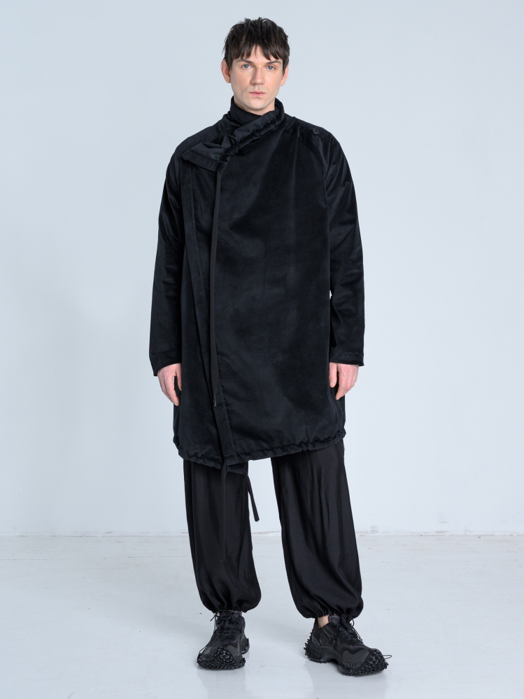 SS26 płaszcz aksamit bluza długa czarna_0000_KJ6_8848.jpg