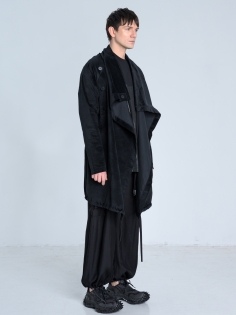 SS26 płaszcz aksamit bluza długa czarna_0009_KJ6_8814.jpg