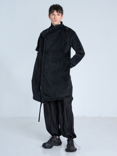 SS26 płaszcz aksamit bluza długa czarna_0011_KJ6_8853.jpg