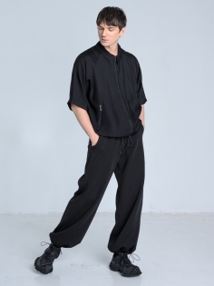 SS26 koszula czarna letnia krótki rękaw ekskluzywna wiskoza_0010_KJ6_0373.jpg