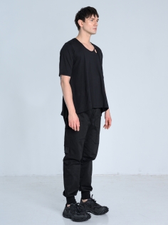 SS26 t-shirt męski z dekoltem oversize lekki na lato czarny_0005_KJ6_9729.jpg