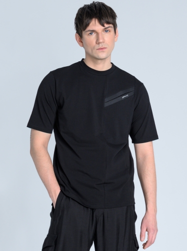SS26 t-shirt dopasowany z kieszonką geometryczny alt_0003_KJ6_8897 copy.jpg