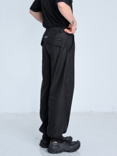 SS26 spodnie lniane gładkie czarne_0008_KJ6_9291.jpg