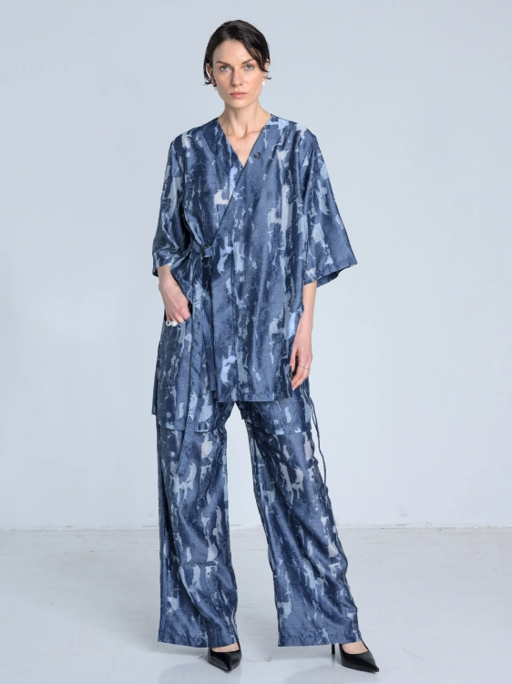 SS26 komplet wyjściowy niebieski synthetic garnitur kimono_0001_KJ6_9891.jpg