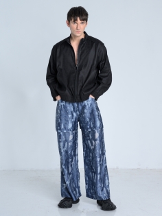 SS26 spodnie niebieskie męskie pattern bawełniane_0001_KJ6_0105.jpg