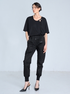 SS26 spodnie czarne ze ściągaczem damskie tech_0001_KJ6_8869.jpg