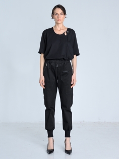 SS26 spodnie czarne ze ściągaczem damskie tech_0005_KJ6_8856.jpg