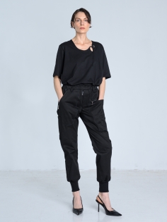 SS26 spodnie czarne ze ściągaczem damskie tech_0006_KJ6_8889.jpg