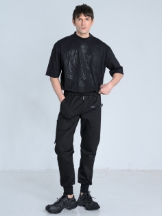 SS26 spodnie czarne z mankietem dopasowane_0005_KJ6_9524.jpg