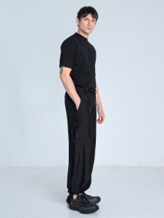 SS26 spodnie lekkie czarne na lato wiskoza męskie_0002_KJ6_8940.jpg