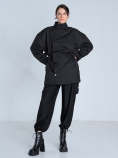 SS26 Kurtka marynarka przeciwdeszczowa trenchcoat krótki czarny_0000_KJ6_0262.jpg