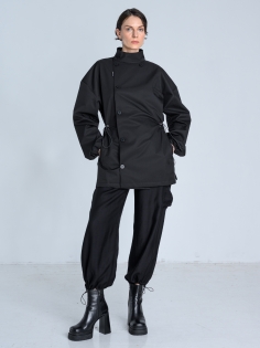 SS26 Kurtka marynarka przeciwdeszczowa trenchcoat krótki czarny_0001_KJ6_0254.jpg