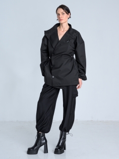 SS26 Kurtka marynarka przeciwdeszczowa trenchcoat krótki czarny_0004_KJ6_0287.jpg