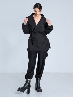 SS26 Kurtka marynarka przeciwdeszczowa trenchcoat krótki czarny_0005_KJ6_0280.jpg