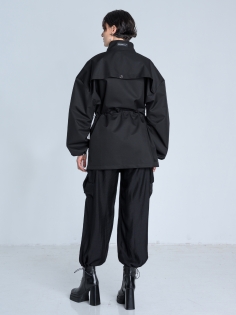 SS26 Kurtka marynarka przeciwdeszczowa trenchcoat krótki czarny_0010_KJ6_0268.jpg