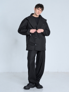 SS26 marynarka przeciwdeszczowa trench krótki czarny ze stójką_0009_KJ6_9405.jpg