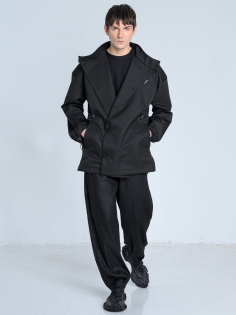 SS26 marynarka przeciwdeszczowa trench krótki czarny ze stójką_0010_KJ6_9400.jpg