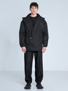 SS26 marynarka przeciwdeszczowa trench krótki czarny ze stójką_0012_KJ6_9393.jpg