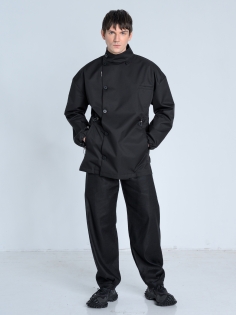 SS26 marynarka przeciwdeszczowa trench krótki czarny ze stójką_0018_KJ6_9370.jpg