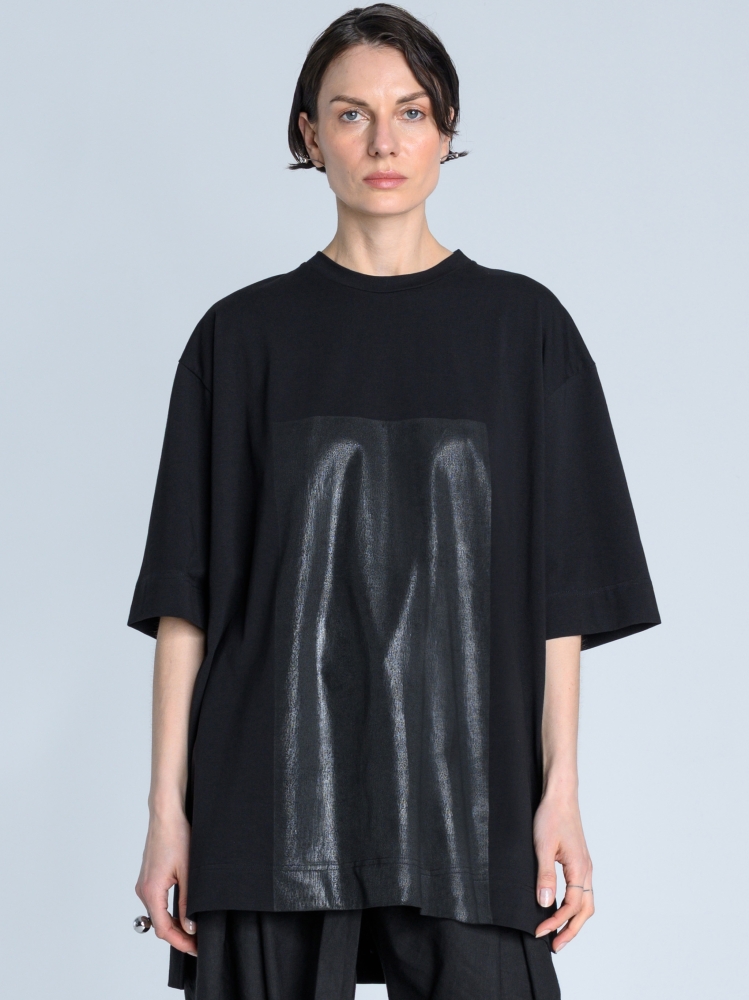 SS26 t-shirt czarny oversize z minimalistycznym printem_0002_KJ6_0734 copy.jpg