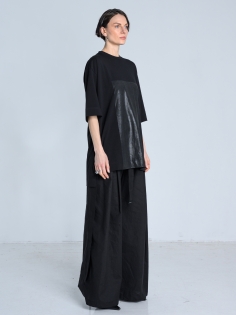 SS26 t-shirt czarny oversize z minimalistycznym printem_0004_KJ6_0731.jpg