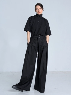 SS26 golf z krótkim rękawem i przeszyciami czarny na lato_0004_KJ6_0640.jpg