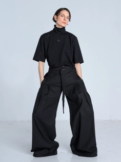 SS26 golf z krótkim rękawem i przeszyciami czarny na lato_0005_KJ6_0638.jpg