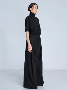 SS26 golf z krótkim rękawem i przeszyciami czarny na lato_0008_KJ6_0619.jpg